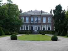 Het kasteel de Menten de Horne langs de kant van Melveren