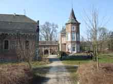 Zicht op het binnenplein van het kasteel van Nieuwenhoven